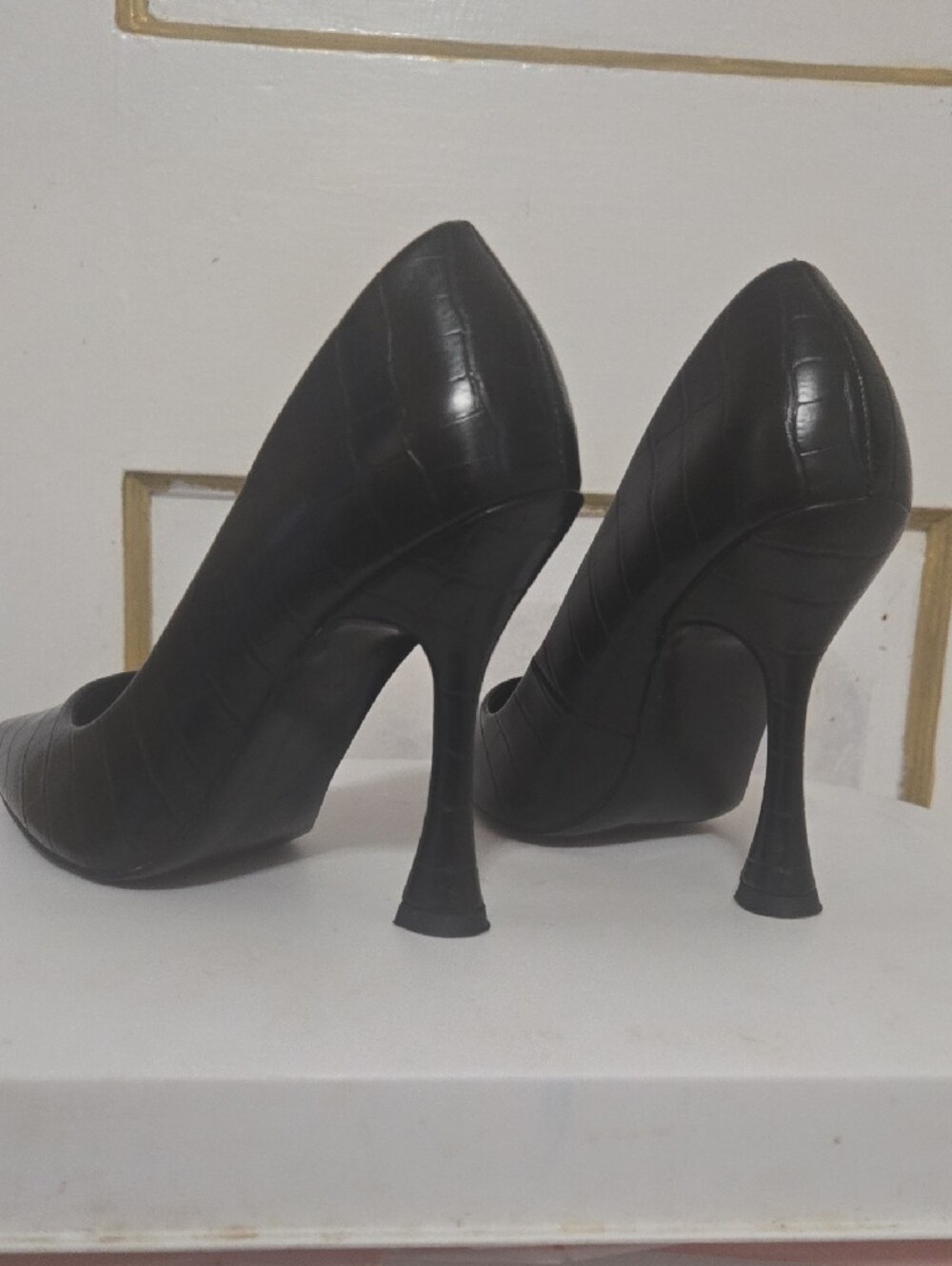 Classy Pointed Toe Heel Pumps in Black Crocodile Embossed - Picture 4 of 11